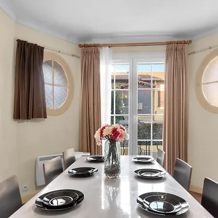 Apartment Calme Au Centre Antibes